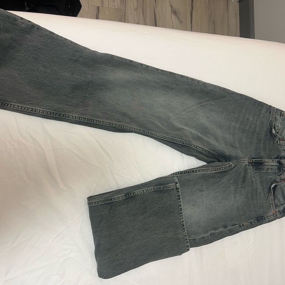 Zara women’s Relaxed Fit Gray Jeans